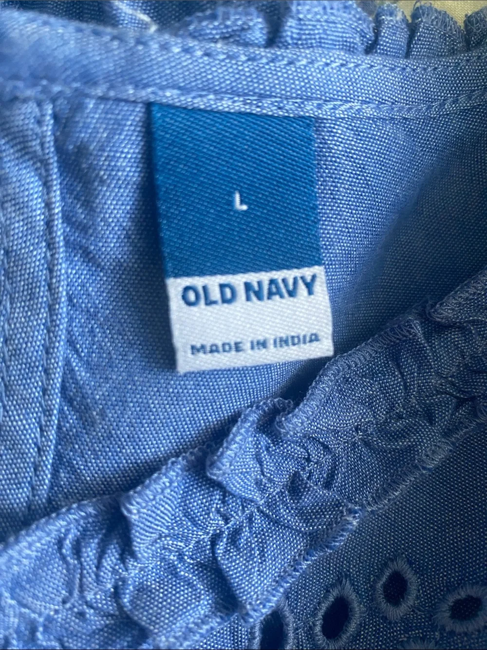 Old Navy lightweight neck